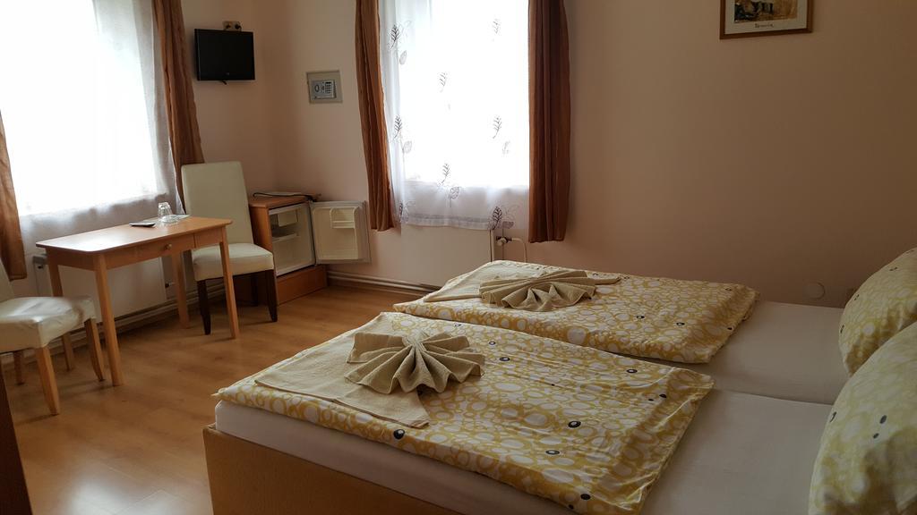Pension U Dubu Františkovy Lázně Zewnętrze zdjęcie